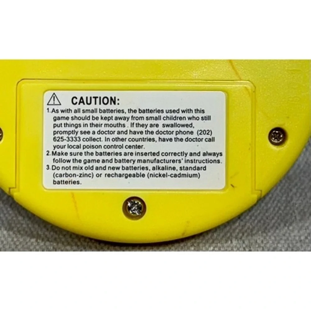 Hasbro SpongeBob SquarePants Yahtzee Jr Electronic Handheld Game 2005 Yellow